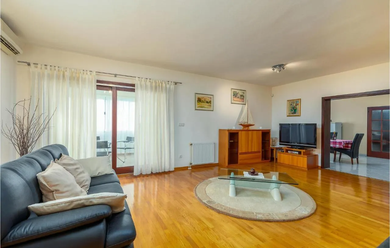 Amazing Home In Premantura With Wifi Holiday home