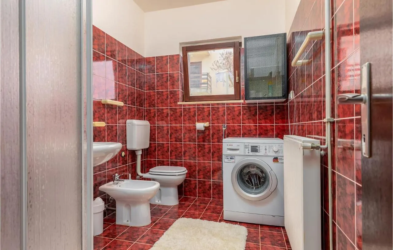 Amazing Home In Premantura With Wifi 0*,
